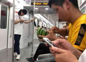 地铁吃瓜偷拍,揭秘都市生活中的隐私边界
