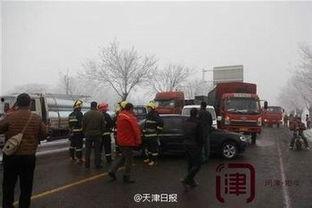 被车撞医院拍照吃瓜,医院拍照围观，网友热议道德沦丧