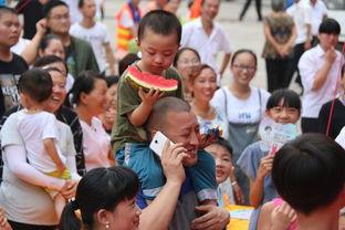 女生组比赛吃瓜,欢乐与智慧并存