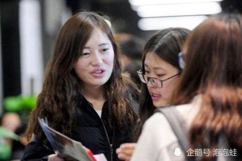 吃瓜尴尬瞬间视频,笑料百出，网友直呼“太真实”